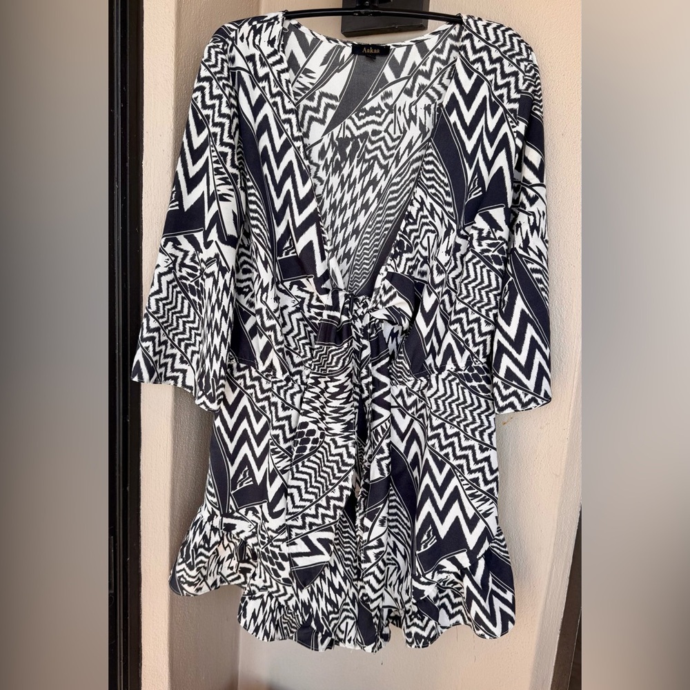 Aakaa Romper Blue/White Geometric Pattern Tie Front Cut Out Half Sleeve Large